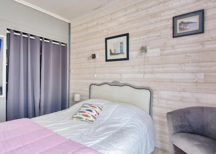 Holiday home Echappee A 400m De La Des Sableaux *